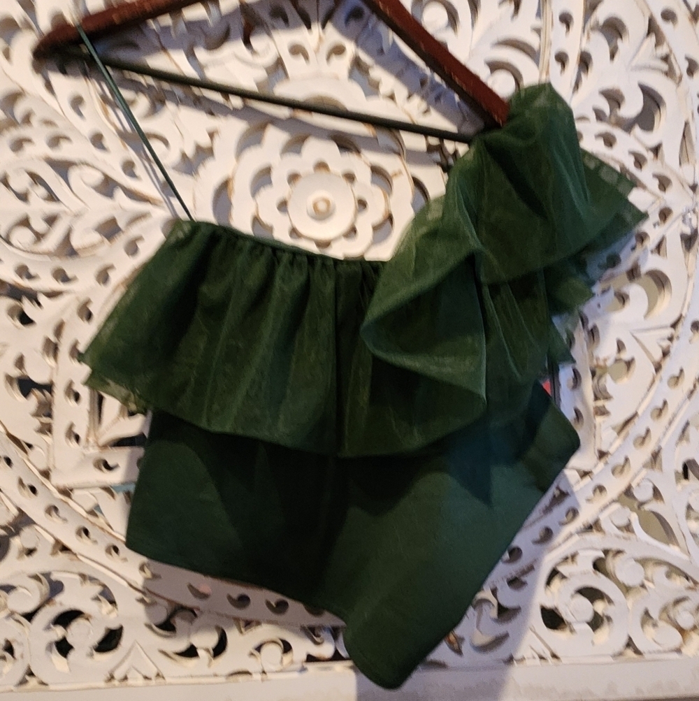 SUNDAY IN BROOKLYN One-Shoulder TOP Smocked Back Front Ruffle Green medium EUC - Picture 13 of 13